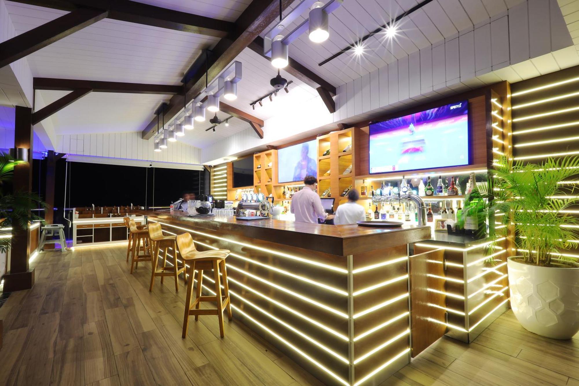 The Riyaz Lavanya Langkawi Pantai Cenang  Luaran gambar The bar at the Sky Bar
