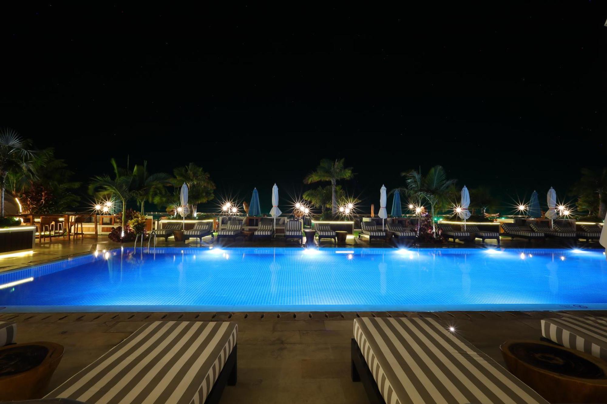 The Riyaz Lavanya Langkawi Pantai Cenang  Luaran gambar The pool at night