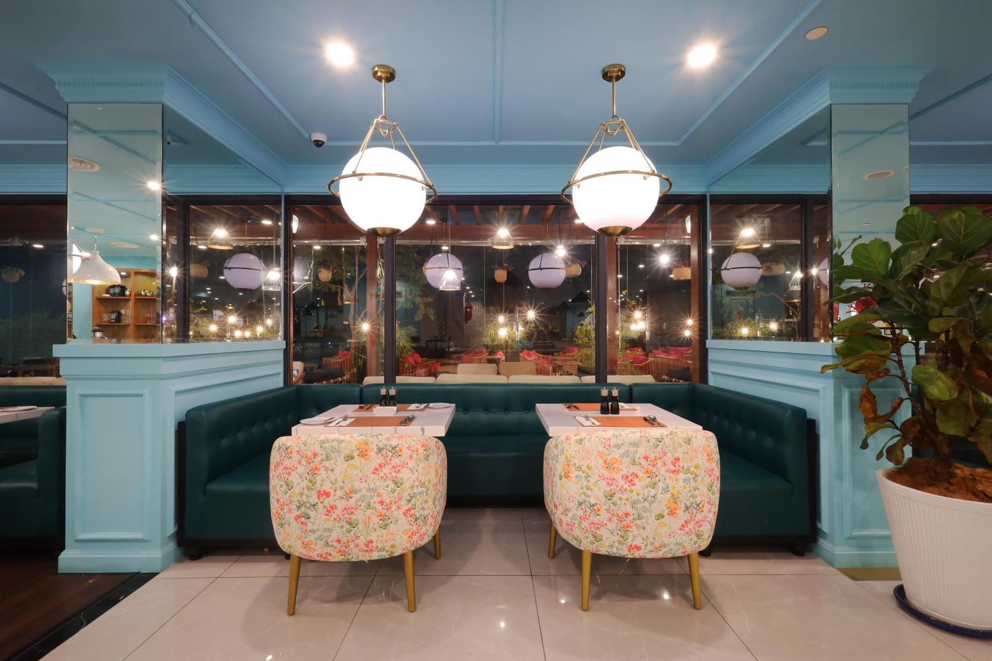 The Riyaz Lavanya Langkawi Pantai Cenang  Luaran gambar Interior of a restaurant in the hotel